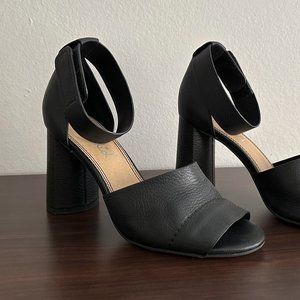 Splendid Chunky Heel Black Leather Ankle Strap Shoes